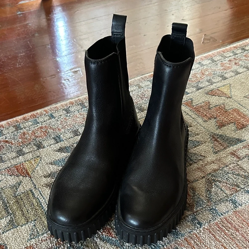Clark’s Black Leather Ankle Boots - Picture 2 of 4